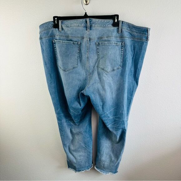 Torrid Distressed Crop Boyfriend Jeans Size 28W - Picture 3 of 3